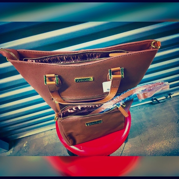 Shoulder tote with cosmetic bag - Picture 5 of 8